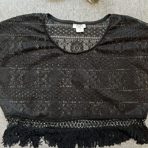 ✨ Y2K Vintage Circa 2005 Black Crochet Crop Top with Fringe - Picture 16 of 17